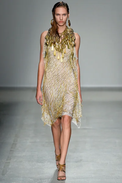 Look 10